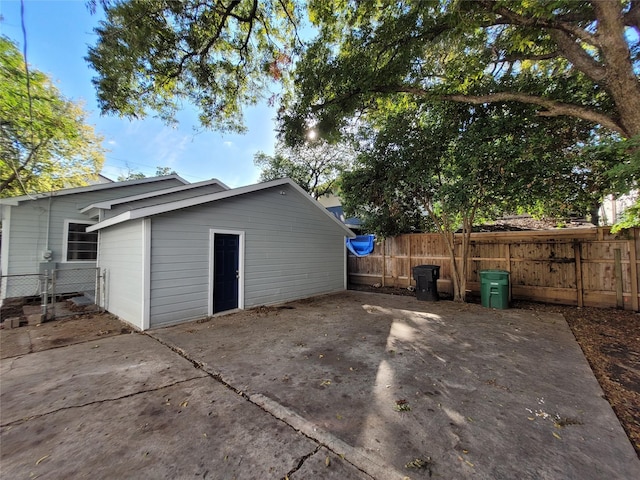 4302 Dickson St, Houston, TX 77007 - back of property featuring fence and a patio