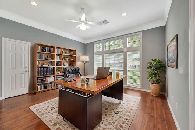 home office featuring ceiling fan, wood finished floors, ornamental molding, baseboards, and recessed lighting