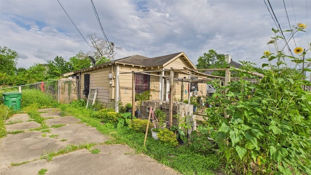 8935 Duane St, Houston, TX 77051 - view of property exterior with fence