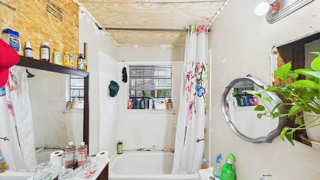 8935 Duane St, Houston, TX 77051 - full bath with shower / bath combination with curtain and healthy amount of natural light