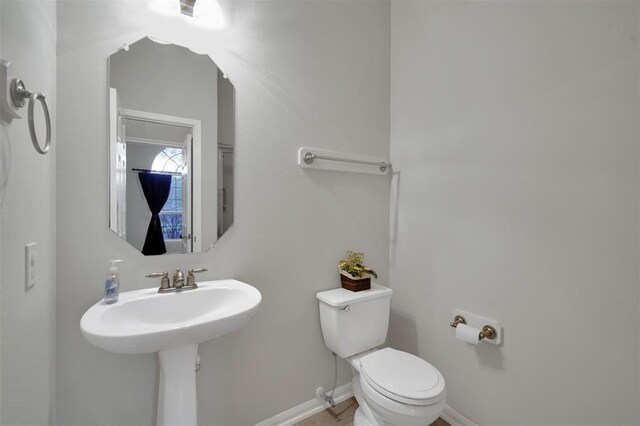 11510 Misty Arch Ln, Cypress, TX 77433 - half bath with toilet, baseboards, and a sink