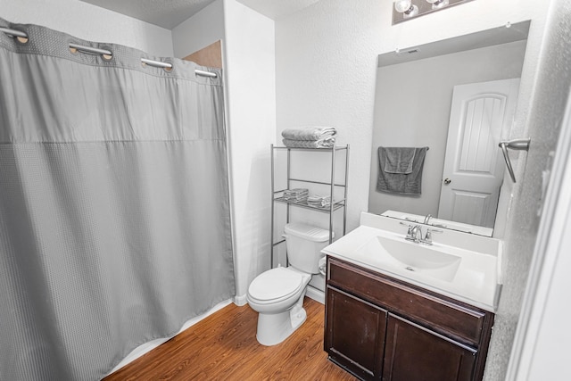 full bath with wood finished floors, toilet, vanity, and a shower with curtain