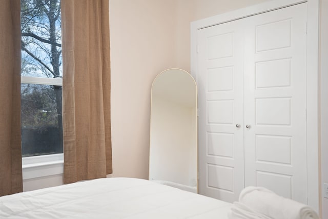 7612 Ave L, Houston, TX 77012 - bedroom with a closet