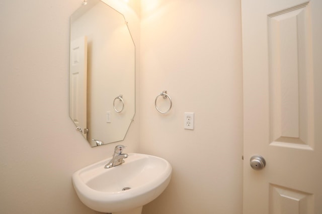 2202 Sugar Hill Dr, Deer Park, TX 77536 - bathroom featuring a sink