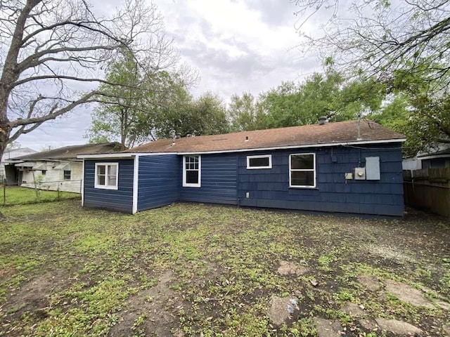 10110 Rosehaven Dr, Houston, TX 77051 - rear view of house featuring fence