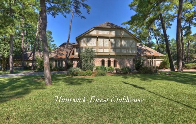 5407 Westminister Ct, Houston, TX 77069 - view of front of house with a front yard and brick siding