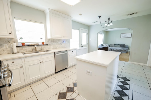 11606 Curry Ridge Ln, Tomball, TX 77377 - kitchen with stainless steel appliances, a sink, arched walkways, and tasteful backsplash