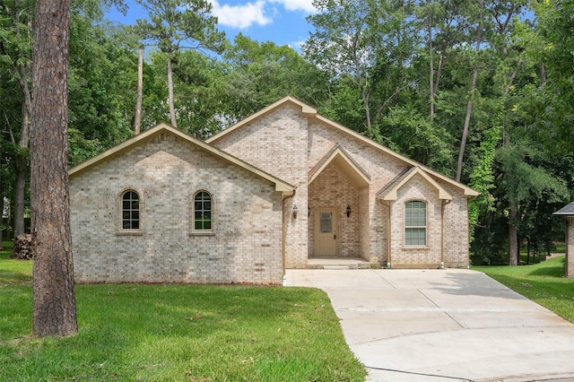 237 Camden Hills Dr, Montgomery, TX 77356 - view of front facade featuring a front yard and brick siding