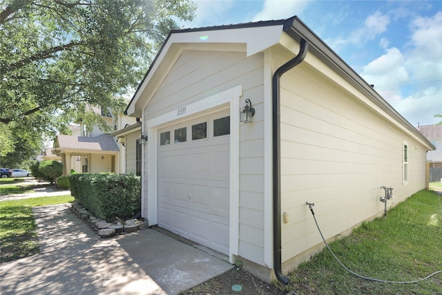 11339 Log Cabin Ln, Tomball, TX 77375 - view of side of property featuring an attached garage
