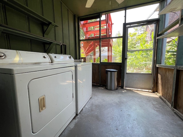 laundry room featuring washer and dryer and ceiling fan