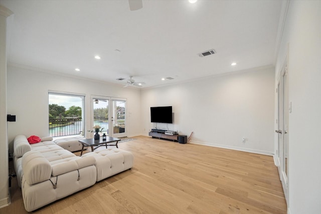 22 Berenger Pl, Sugar Land, TX 77479 - living area featuring a ceiling fan, ornamental molding, recessed lighting, light wood-style floors, and baseboards