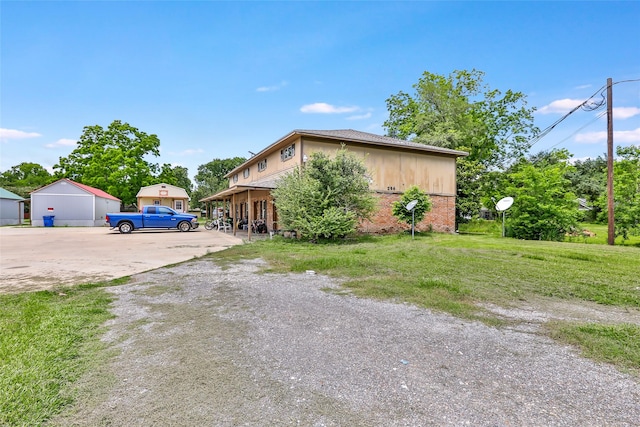 204 Fm 770th Rd N, Daisetta, TX 77575 - view of front facade with brick siding and a front lawn