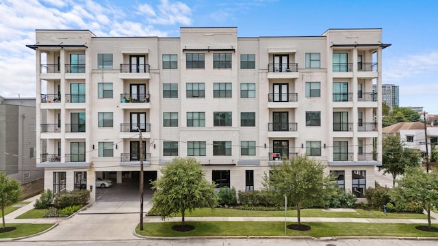 view of apartment building / complex