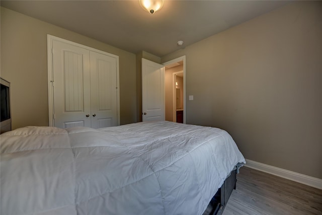 26495 Pin Oak Dr, Hempstead, TX 77445 - bedroom with baseboards, wood finished floors, and a closet