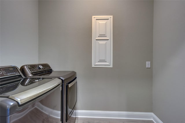 26495 Pin Oak Dr, Hempstead, TX 77445 - clothes washing area featuring independent washer and dryer and baseboards