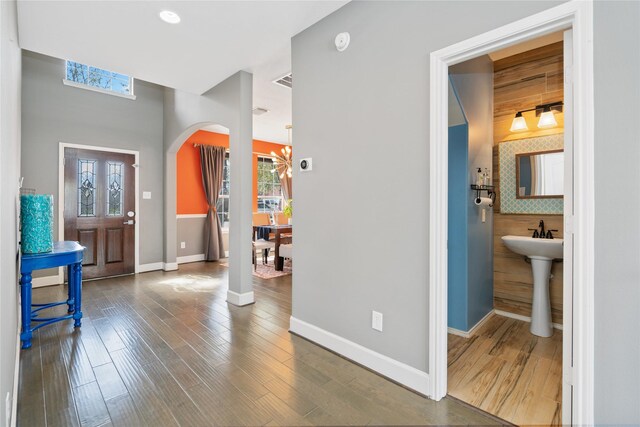 2505 Cypress Springs Ct, Pearland, TX 77584 - foyer with arched walkways, baseboards, wood finished floors, and an accent wall
