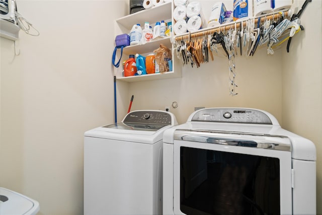 2505 Cypress Springs Ct, Pearland, TX 77584 - washroom featuring washer and dryer