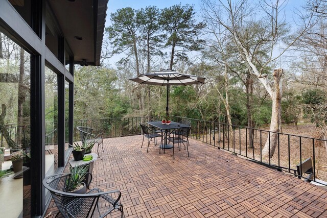 827 Magnolia St, Livingston, TX 77351 - view of patio / terrace featuring outdoor dining area