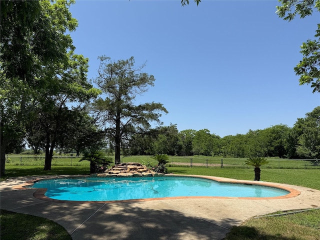 6211 Sjolander Rd, Baytown, TX 77521 - view of swimming pool with a patio