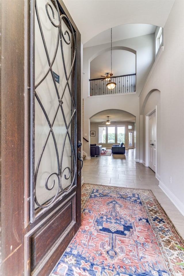 27314 Dana Crk, Boerne, TX 78015 - foyer with arched walkways, a towering ceiling, ceiling fan, and baseboards
