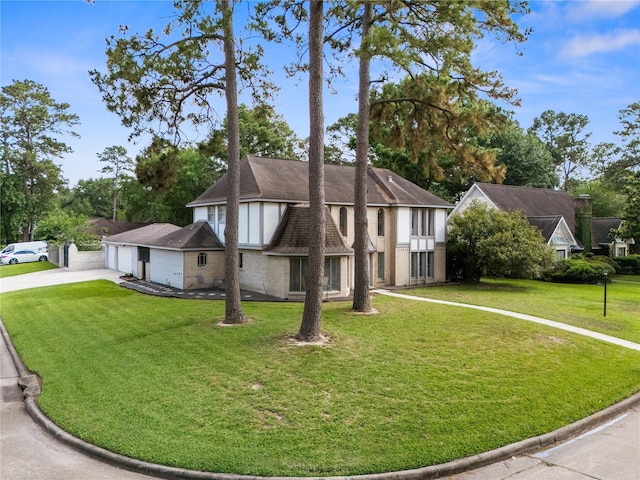 view of front of home featuring a front yard, driveway, a garage, and stucco siding