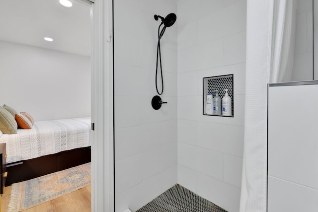 275 Fairview E, Livingston, TX 77351 - full bath featuring a tile shower and connected bathroom