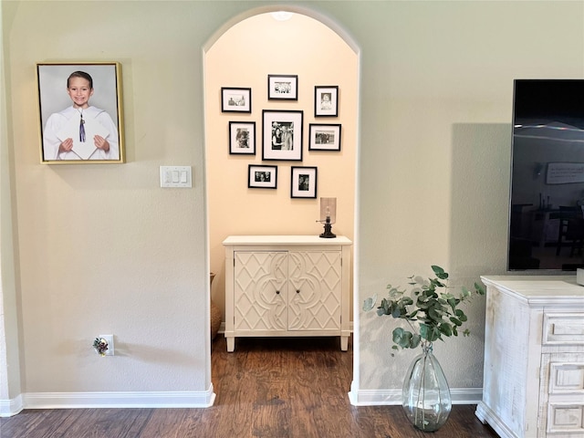 969 Gowan Dr, Conroe, TX 77301 - hall featuring arched walkways, baseboards, and wood finished floors