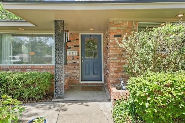 10438 Brinwood Dr, Houston, TX 77043 - doorway to property featuring brick siding