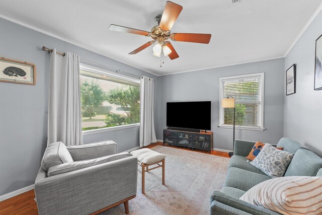 10438 Brinwood Dr, Houston, TX 77043 - living area featuring ornamental molding, a ceiling fan, wood finished floors, and baseboards