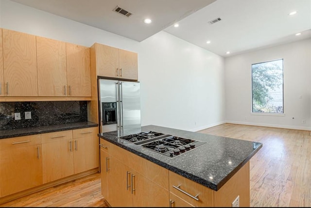 730 Ruthven, Houston, TX 77019 - kitchen with stainless steel fridge with ice dispenser, gas cooktop, light wood-type flooring, a kitchen island, and recessed lighting