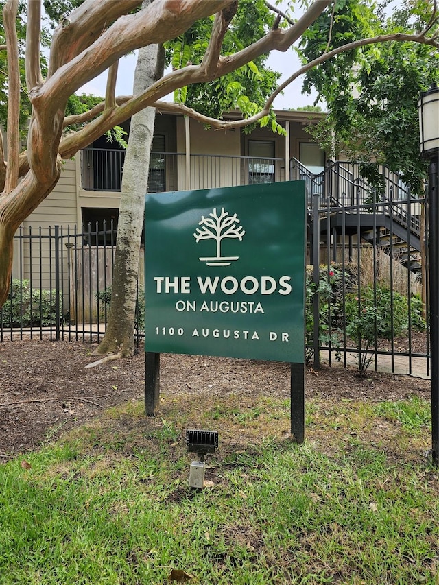 1100 Augusta Dr Unit 42, Houston, TX 77057 - community sign with fence