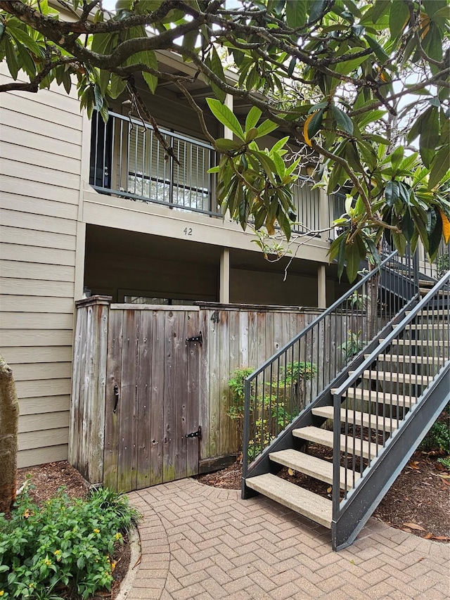 1100 Augusta Dr Unit 42, Houston, TX 77057 - entrance to property with a balcony and fence