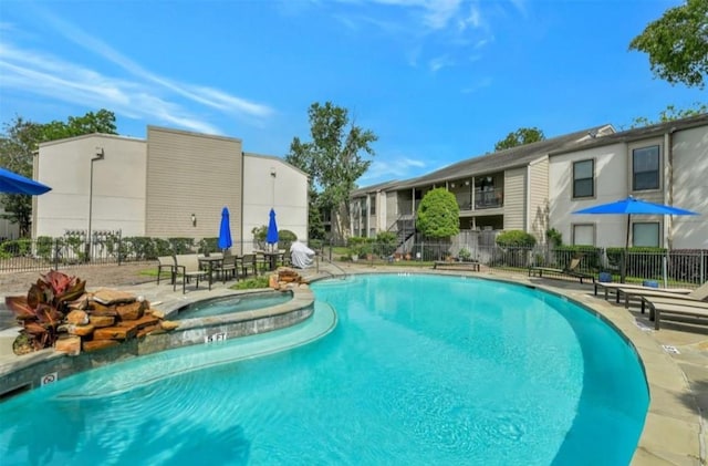 1100 Augusta Dr Unit 42, Houston, TX 77057 - community pool featuring a community hot tub, fence, and a patio