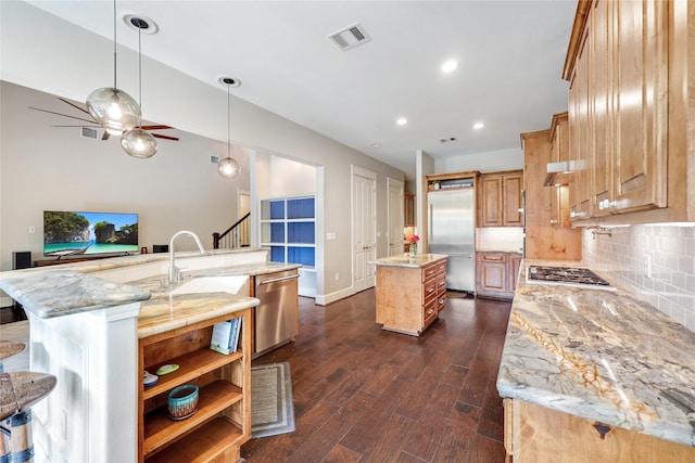 5523 Harvest Oak Landing Dr, Spring, TX 77386 - kitchen with appliances with stainless steel finishes, a large island, a sink, dark wood-type flooring, and a ceiling fan