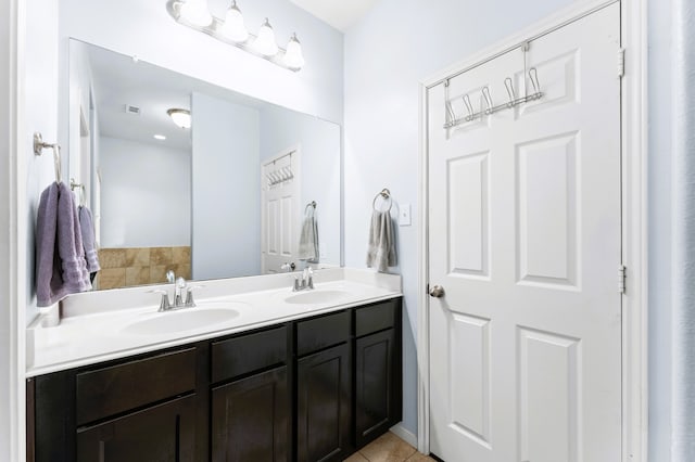 8038 Villa Lago Ln, Houston, TX 77070 - full bath featuring double vanity and tile patterned flooring