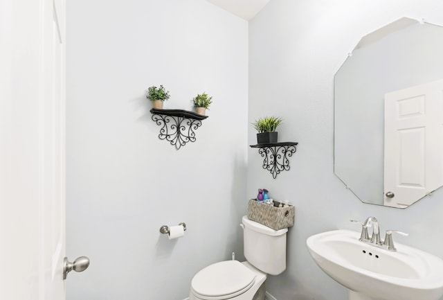 8038 Villa Lago Ln, Houston, TX 77070 - bathroom with a sink and toilet