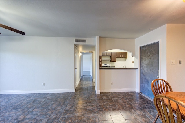 living room featuring arched walkways and baseboards