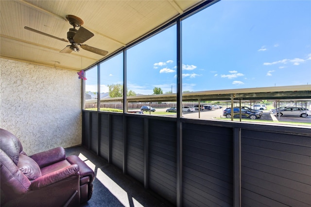 sunroom featuring ceiling fan