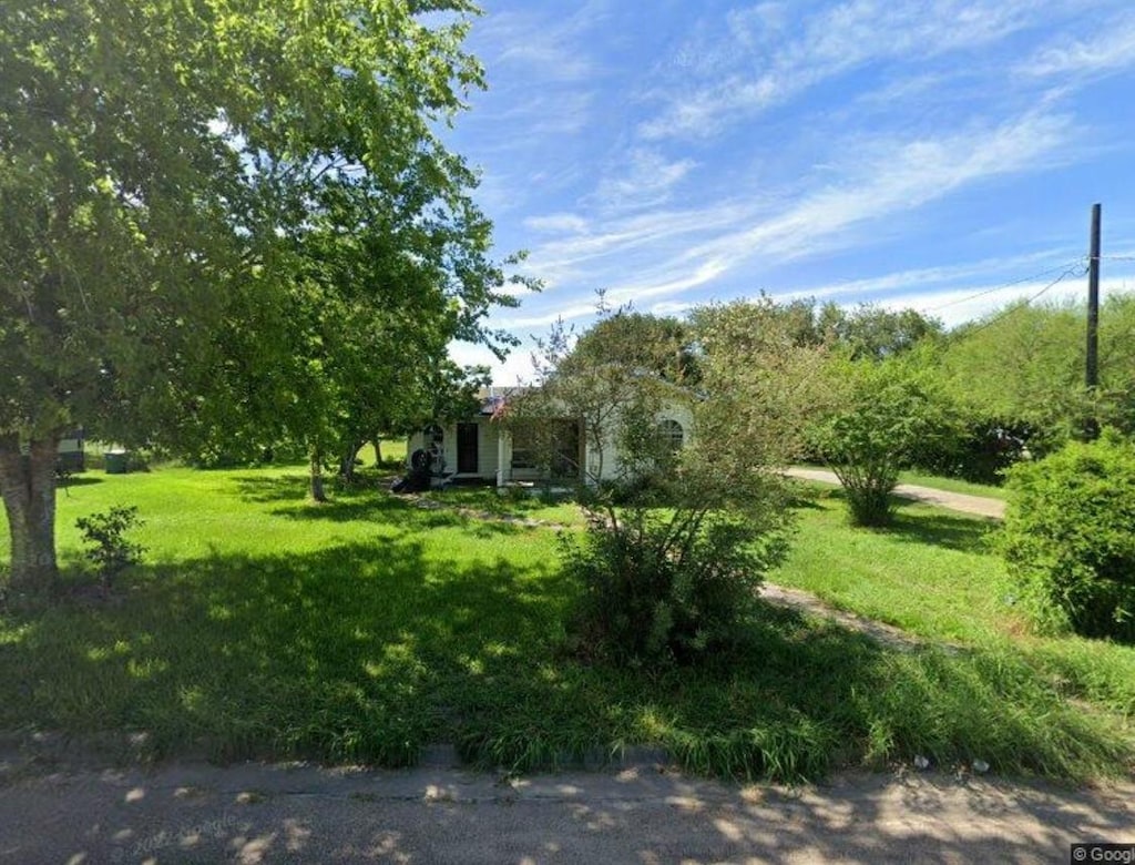 2004 Pleasant Green Dr, Victoria, TX 77901