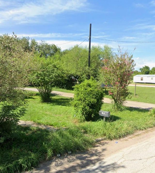 2004 Pleasant Green Dr, Victoria, TX 77901