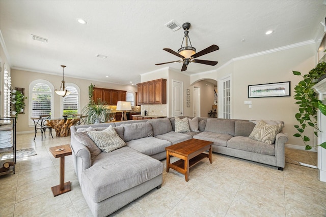 1015 W 41st St, Houston, TX 77018 - living area featuring arched walkways, baseboards, a ceiling fan, crown molding, and recessed lighting