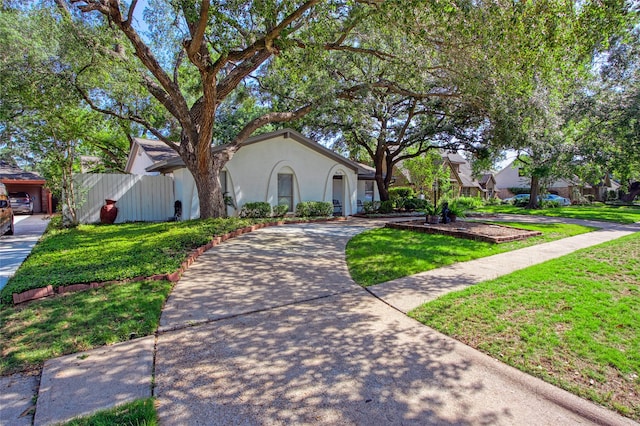 1110 Cheshire Ln, Houston, TX 77018 - view of front of property featuring stucco siding and curved driveway