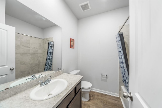 6186 White Oak Leaf Loop, Conroe, TX 77303 - full bathroom featuring toilet, wood finished floors, vanity, baseboards, and shower / tub combo with curtain