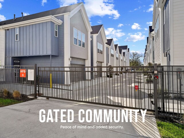 1013 Erin St Unit A, Houston, TX 77009 - gate featuring a fenced front yard and a residential view
