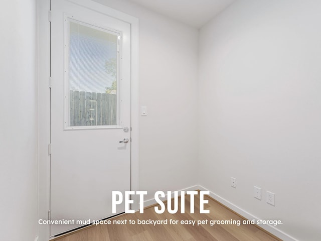 1013 Erin St Unit R, Houston, TX 77009 - entryway featuring wood finished floors and baseboards