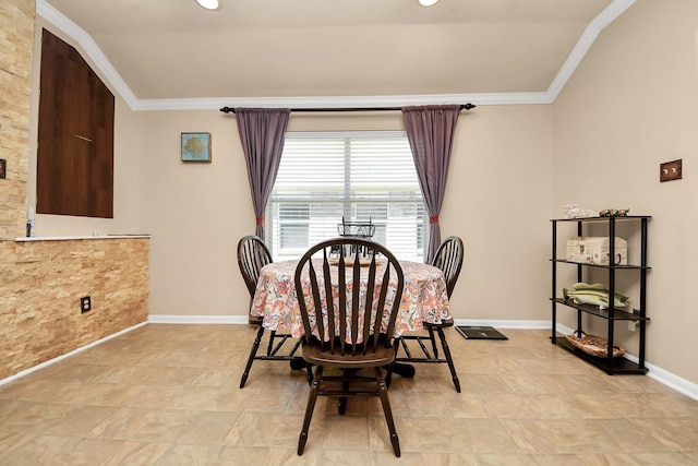 11126 E Lake Gables Dr, Richmond, TX 77406 - dining area with crown molding, baseboards, and recessed lighting