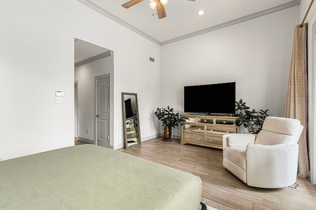 bedroom featuring wood finished floors, ornamental molding, ceiling fan, recessed lighting, and baseboards