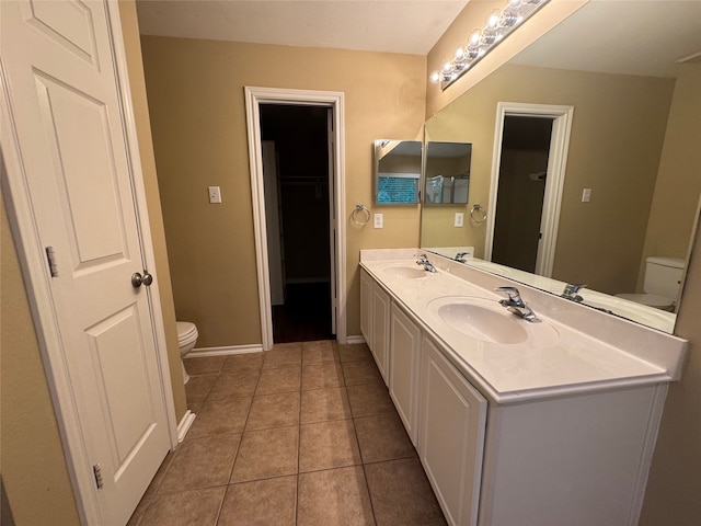 118 N Camellia Grove Cir, The Woodlands, TX 77382 - full bath with toilet, tile patterned flooring, double vanity, baseboards, and a walk in closet