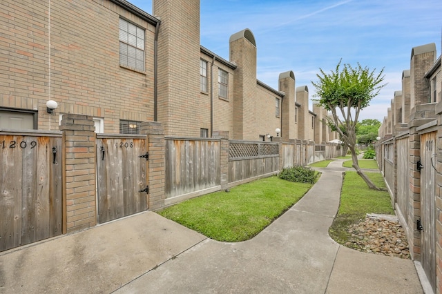 9850 Pagewood Ln Unit 1208, Houston, TX 77042 - view of home's community featuring a gate