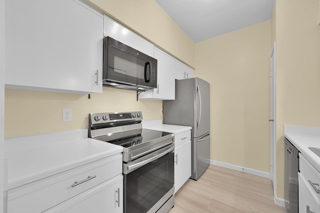 9850 Pagewood Ln Unit 1208, Houston, TX 77042 - kitchen featuring stainless steel appliances, white cabinetry, light wood-type flooring, and light countertops